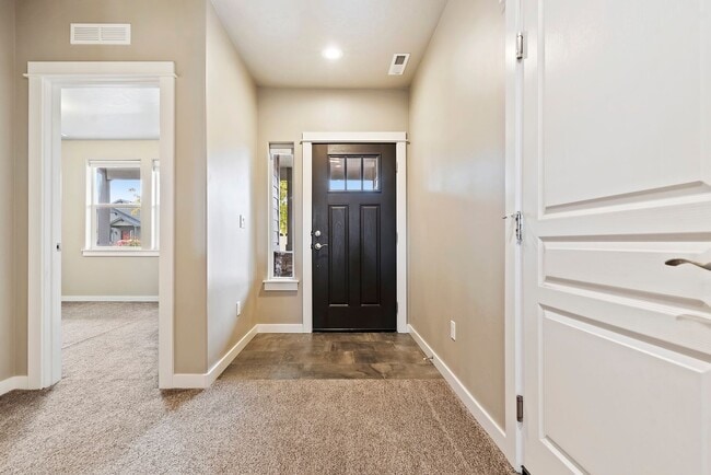 Building Photo - 4 bedroom, 3 bathroom House in Boise!