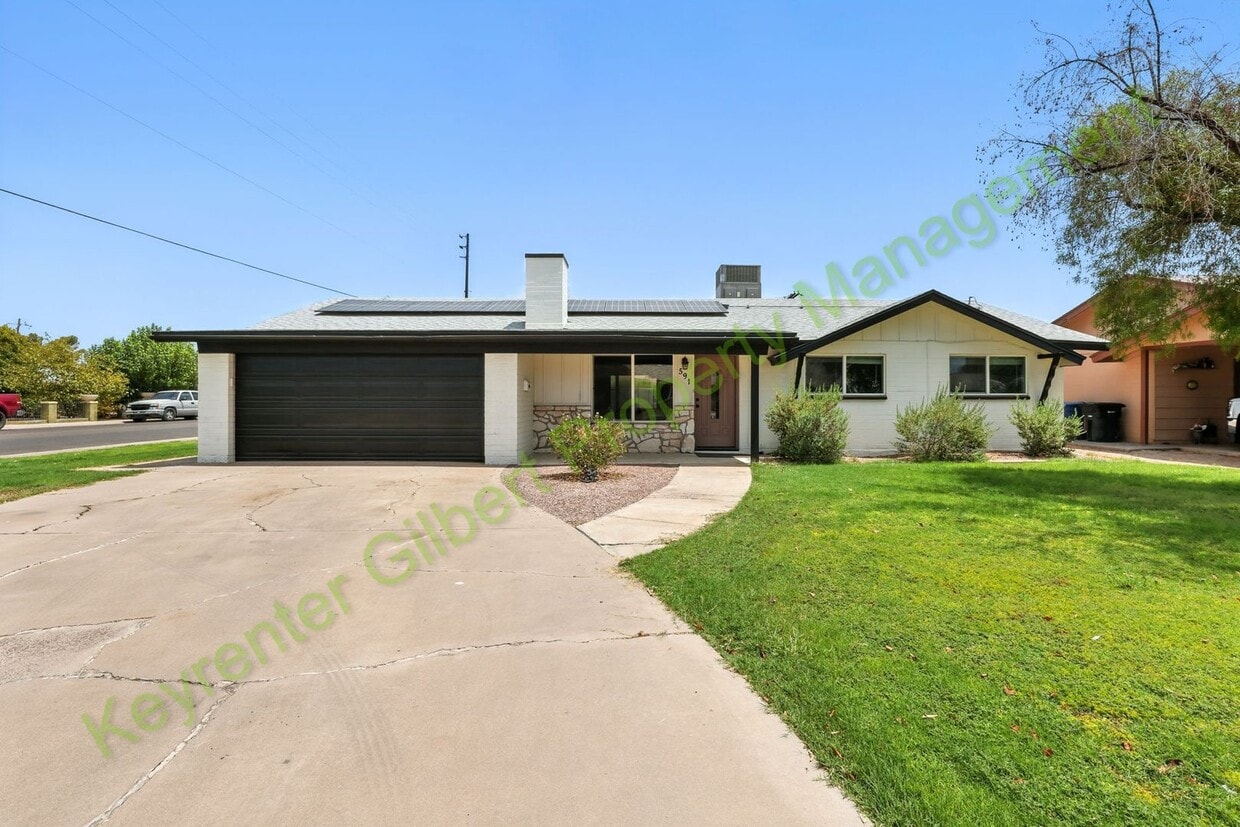 Charming Ranch-Style Home on a Corner Lot ... - Charming Ranch-Style Home on a Corner Lot ...