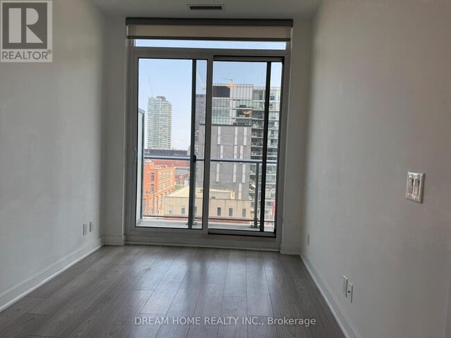 Building Photo - 120 Parliament St