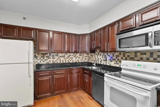 Building Photo - 3713 S George Mason Dr