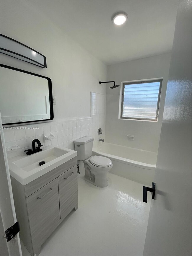 Building Photo - 316 Surfside Blvd