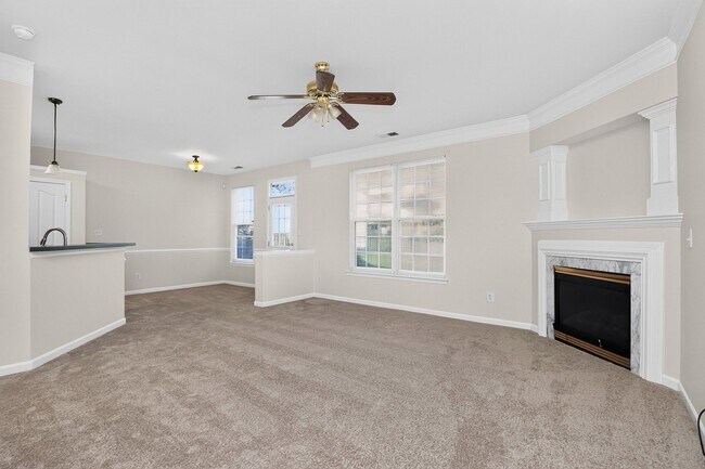 Foto del edificio - Beautiful Four Bedroom in Crismark Community!