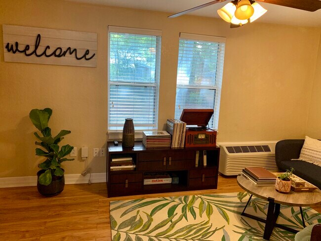 Foto del edificio - 5902-5902 N Cherokee Ave
