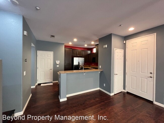 Building Photo - 3 br, 2.5 bath House - 2736 Bellezza Dr.