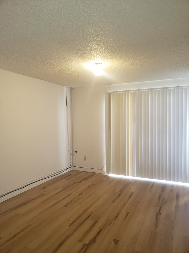 Building Photo - 2600 S Oakhurst Ct