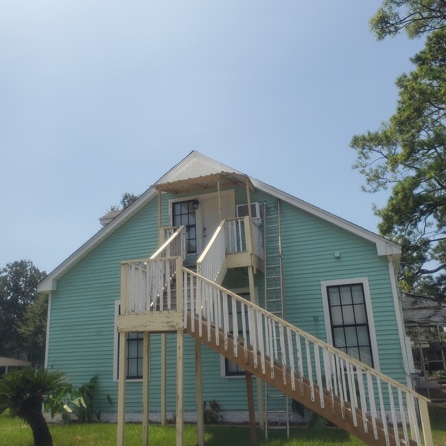 Building Photo - 314 Julia St