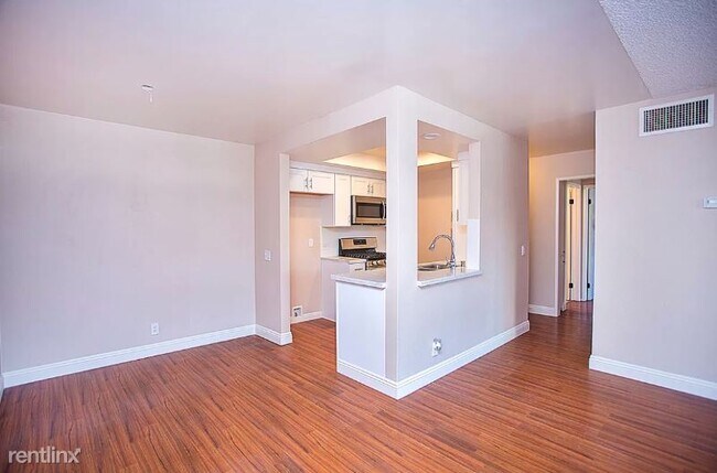 Building Photo - 2 br, 1 bath Condo - 600 W 3rd St