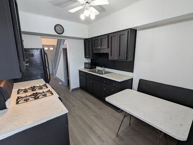 Photo - Cozy 2 Bedroom House on quiet street (Mars...