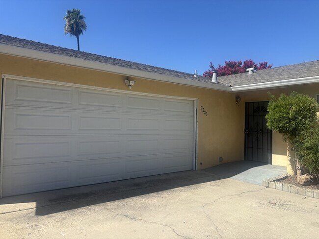 Building Photo - 2220 Jeanine Dr