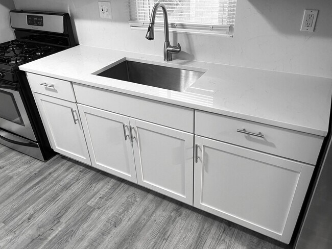 Foto del edificio - 3242 Elisha Ave