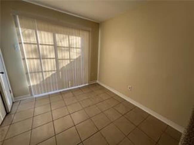 Building Photo - 3260-3266Kabel