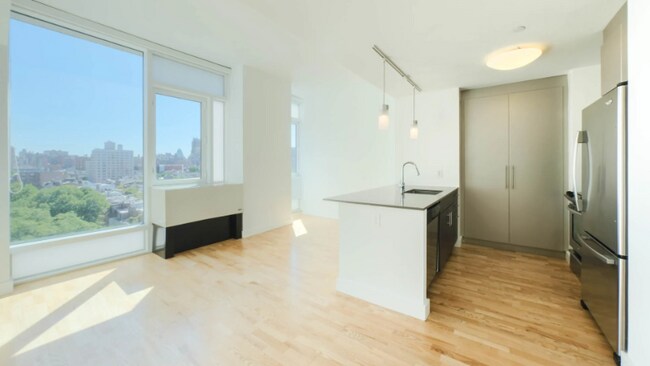 Building Photo - 500 W 23rd St