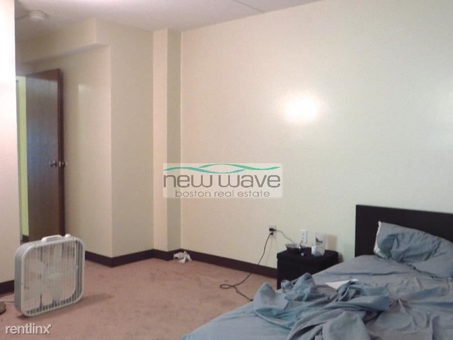Building Photo - 3 br, 2 bath  - 400 Massachusetts Ave Apt 2