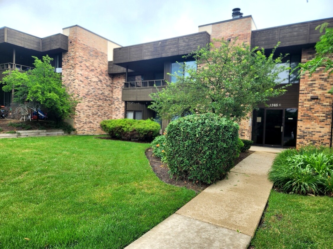 Primary Photo - 1365 N Sterling Ave