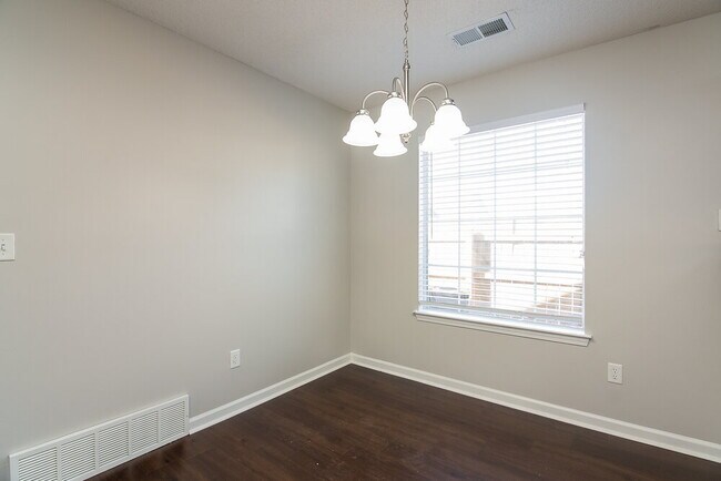 Foto del edificio - 10049 Mill Hill Ave