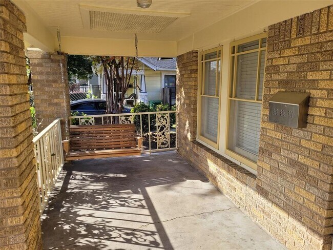 Foto del edificio - 925 W Cottage St