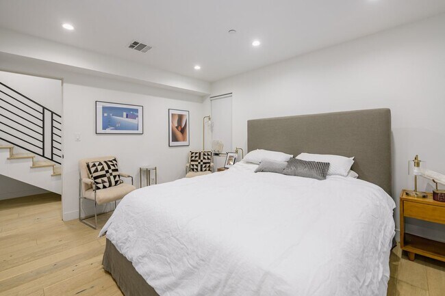 Foto del edificio - 1424 N Sycamore Ave