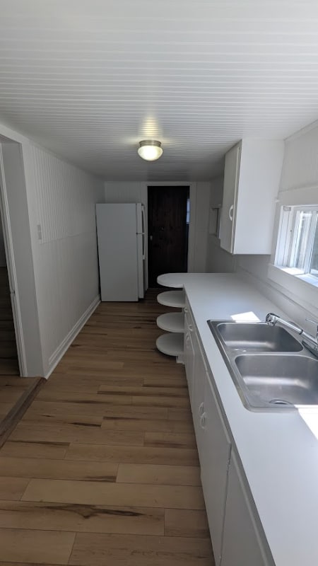 Building Photo - 112 E Orange Ave