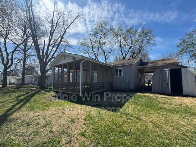 Building Photo - 513 Coachway Ln