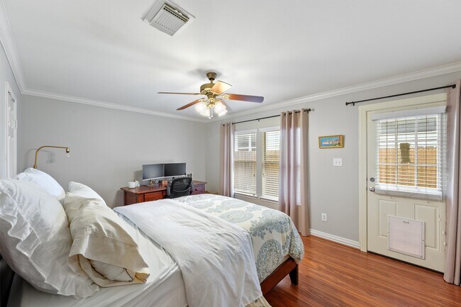 Foto del edificio - 1245 W 17th St