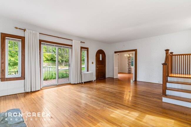 Foto del edificio - Charming Tudor Home in Historic Grove Park...