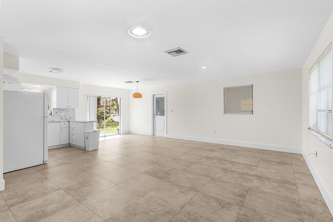 Foto del edificio - 2700 Shoreview Dr