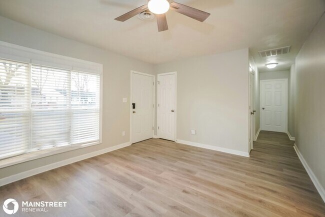 Foto del edificio - 1510 DOUGLAS DR, FRANKLIN, IN 46131