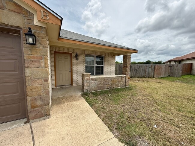 Building Photo - 3304 Kbs Ct