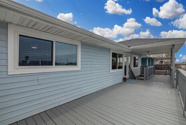 Building Photo - 1099 Redfish St