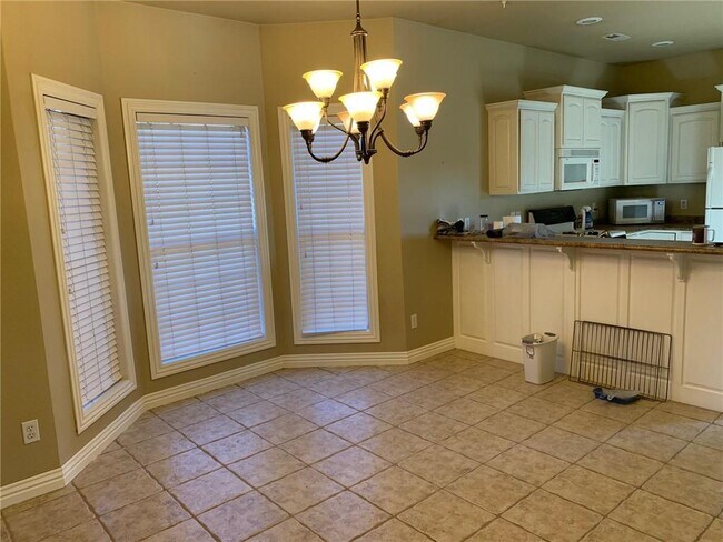 Foto del edificio - 6453 Tall Oaks Loop S