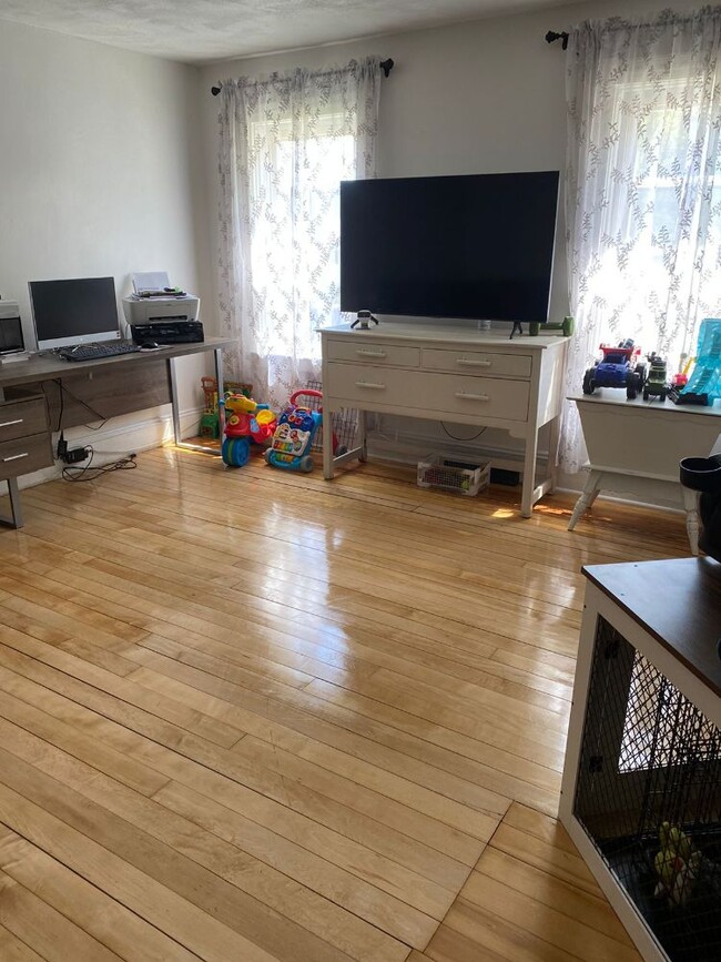 314 Woonasquatucket Ave, North Providence, RI 02911 House Rental in