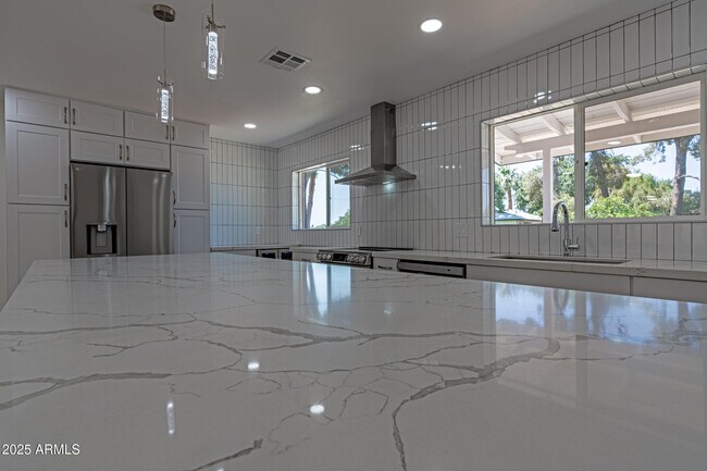 Foto del edificio - 3035 E Heatherbrae Dr