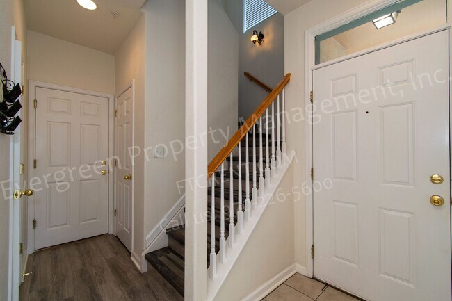 Building Photo - Townhome, centrally located in Fort Collins.
