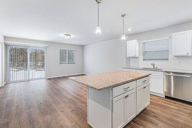 Building Photo - 2220 Macatawa Ln