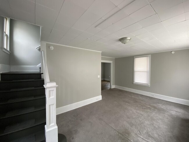Building Photo - 12 E Burd St