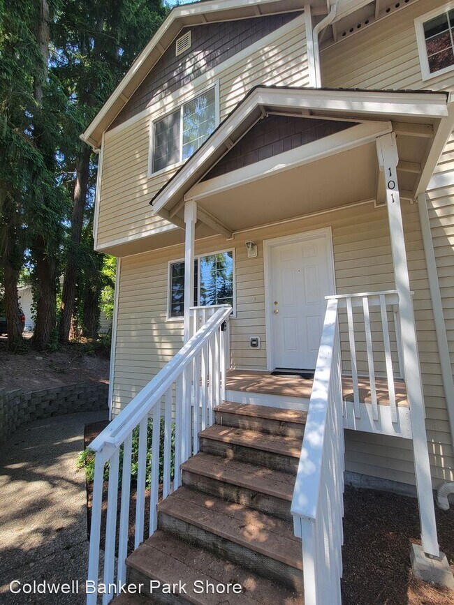 Building Photo - 3 br, 1.5 bath House - 1330 Sidney Ave #101