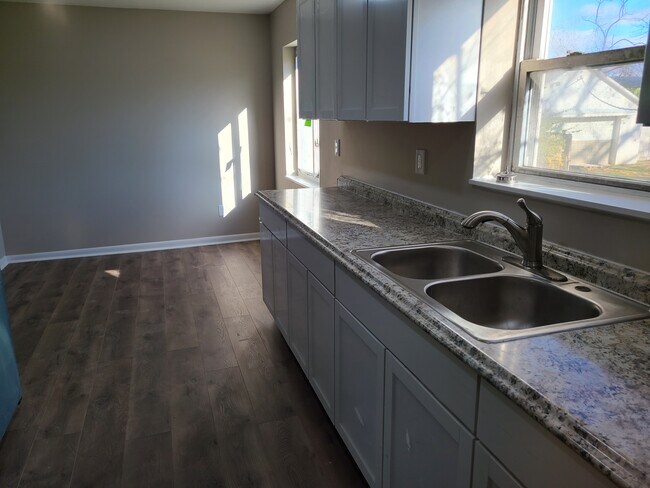 Foto del edificio - 7995 Stony Creek Rd