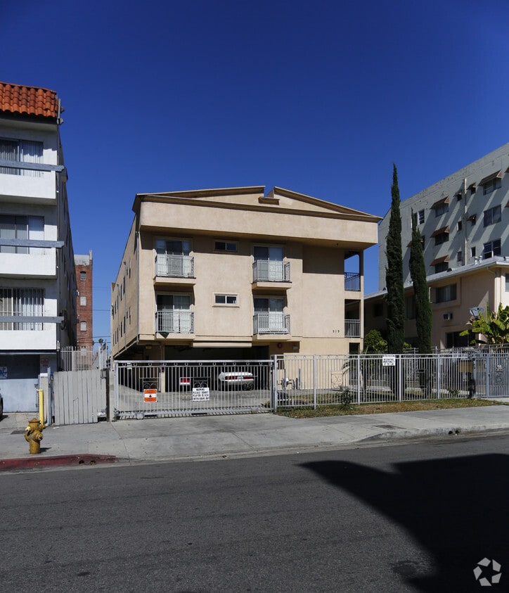 Building Photo - 519 S Serrano Ave