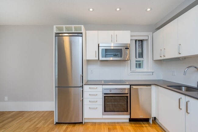 Building Photo - 54 Maitland St