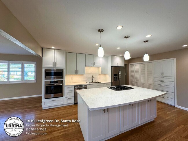 Foto del edificio - Move-In Ready 3-Bedroom Gem in Santa Rosa ...