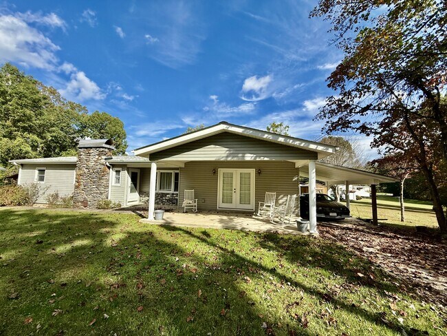 Building Photo - 110 Holly Ave