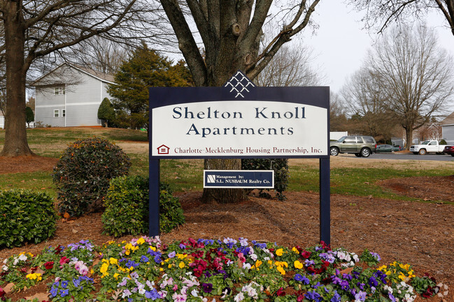 Jardines bien cuidados - Shelton Knoll ApartmentsNO UNITS AT THIS TIME