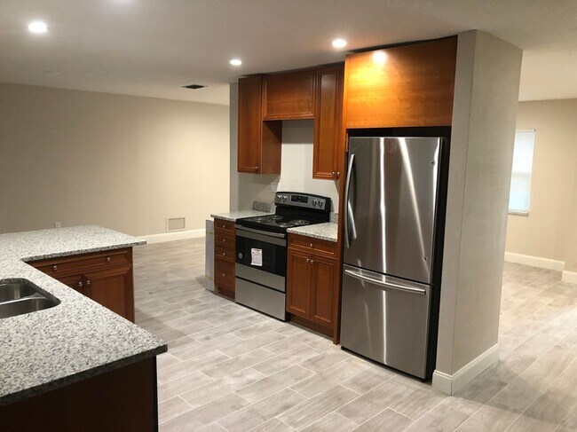 Foto del edificio - 853 Woodside Rd