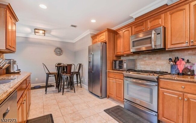 Building Photo - 25 Skymark Ct