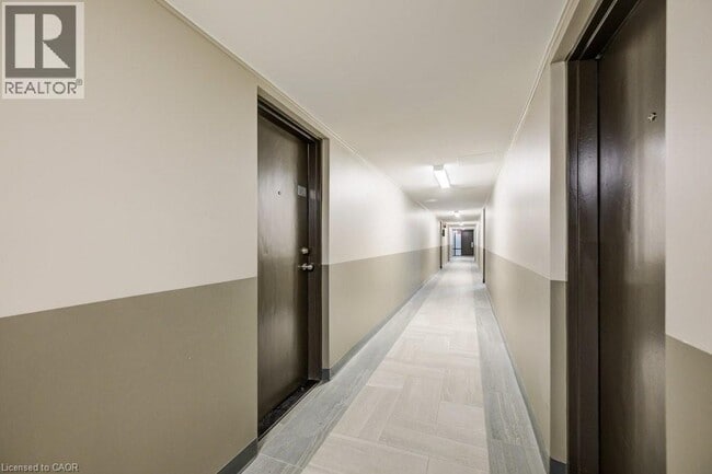 Building Photo - 82 Elgin St S