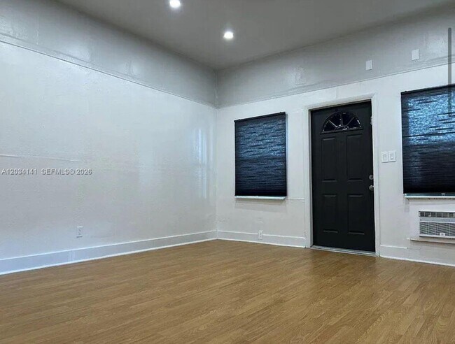 Foto del edificio - 2205 Roosevelt St