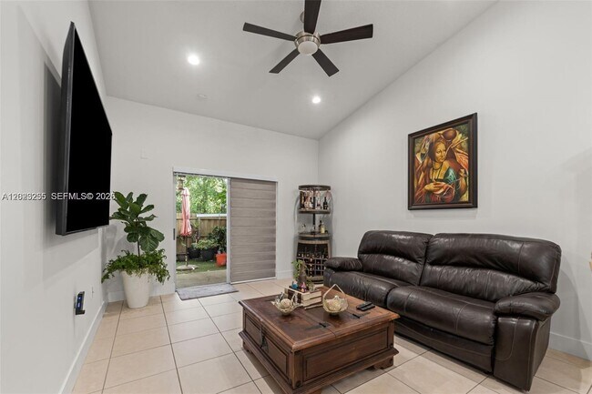 Foto del edificio - 3220 NE 11th Dr