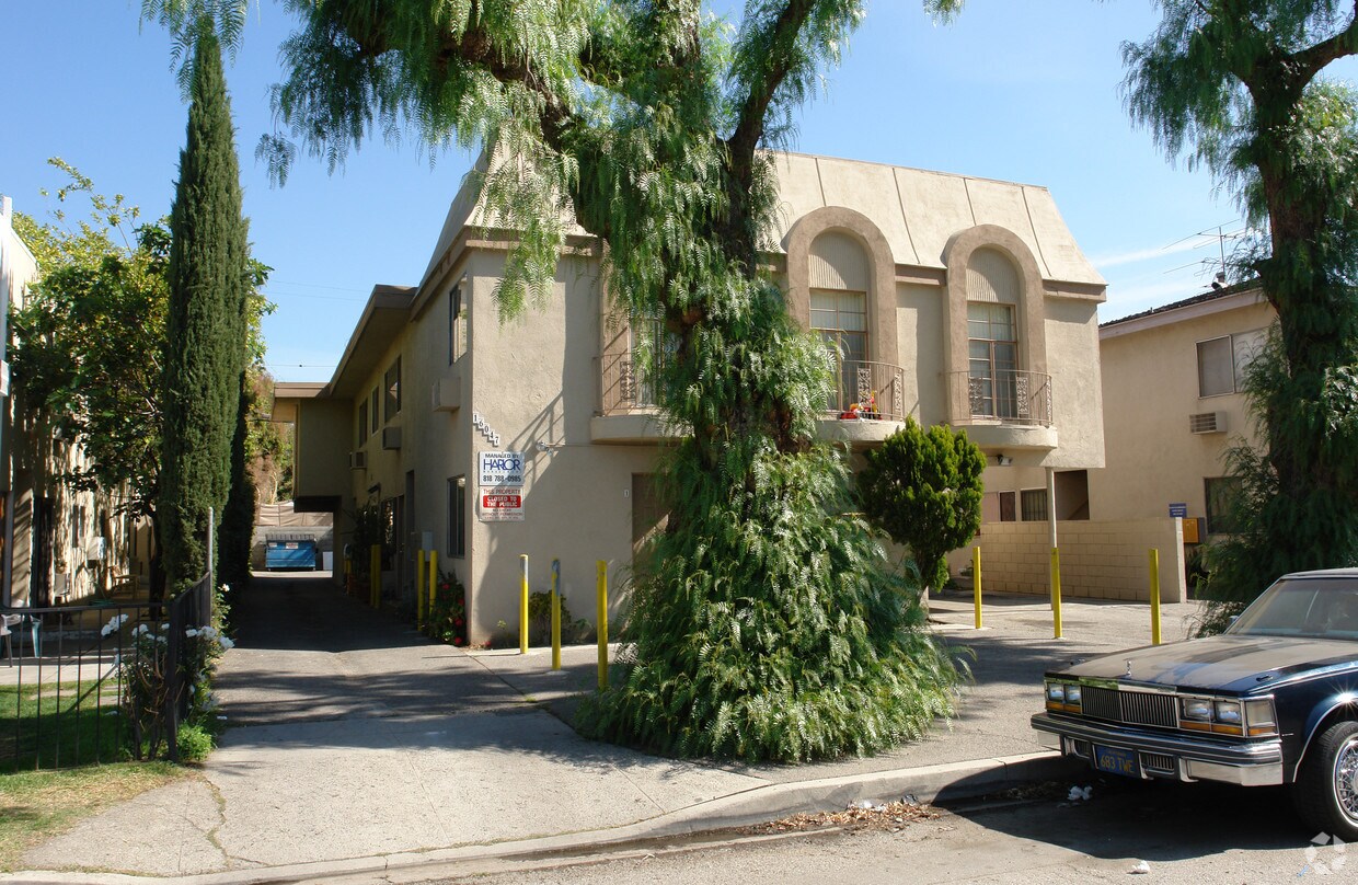 Primary Photo - Cantlay Apartments