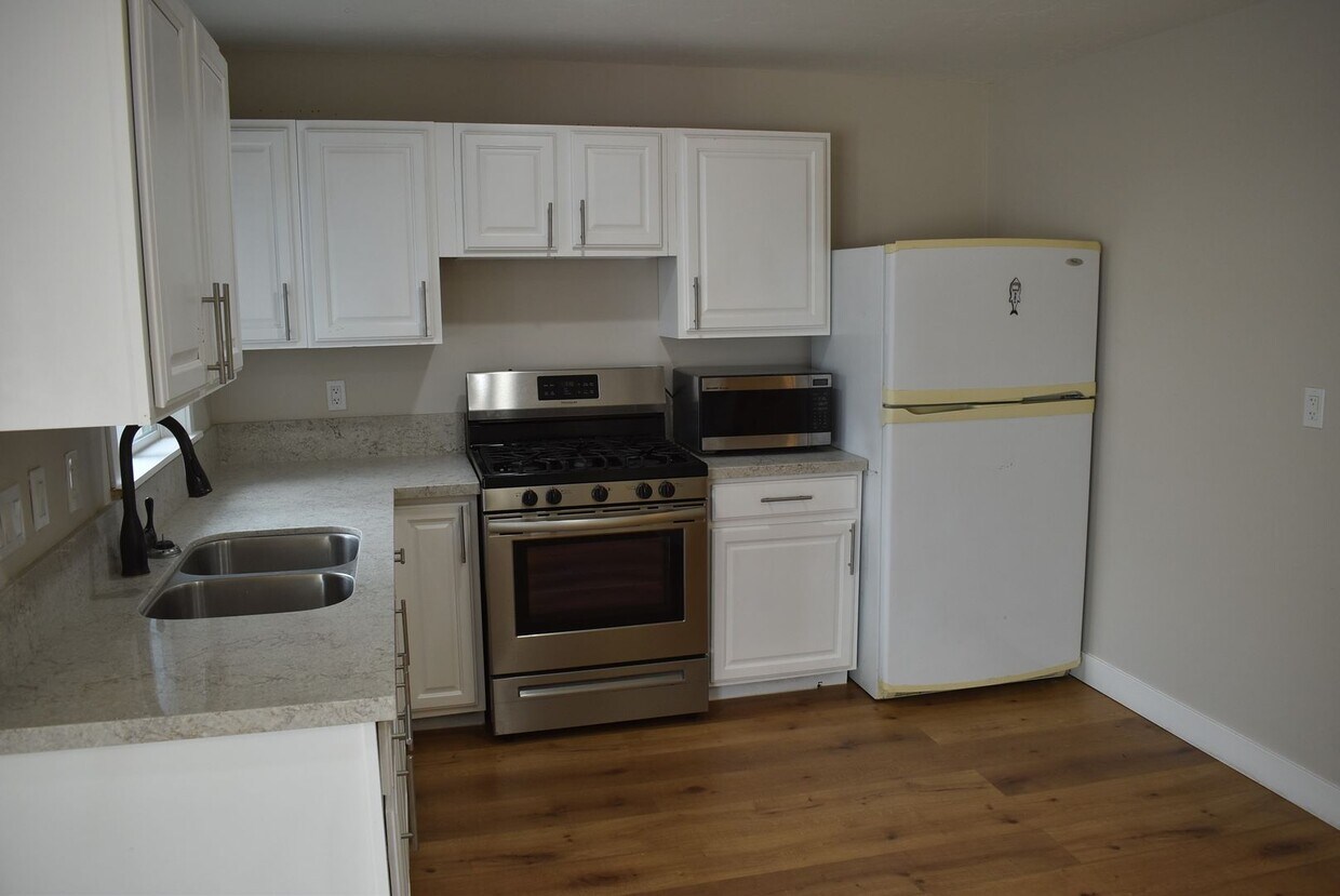 Primary Photo - 1 Bedroom 1 Bath ADU with Fully Fenced Rea...