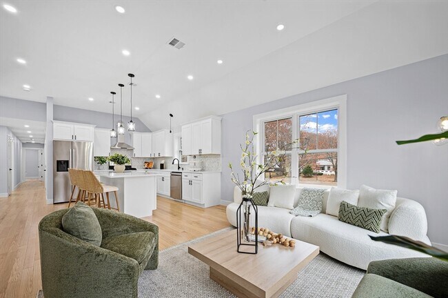 Foto del edificio - 69 Readville St